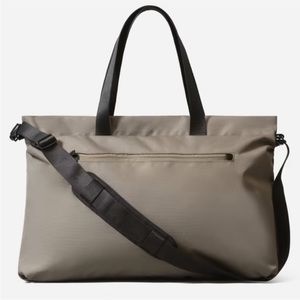 Everlane ReNew Transit Weekender Bag